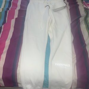 WHITE ESSENTIAL SWEATPANTS